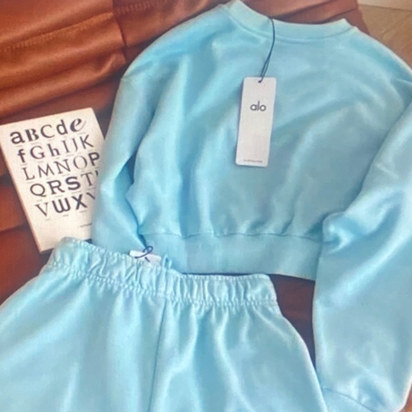 ALO Yoga Pale Blue Crop Sweatshirt and Drawstring Shorts Set - Picture 2 of 3
